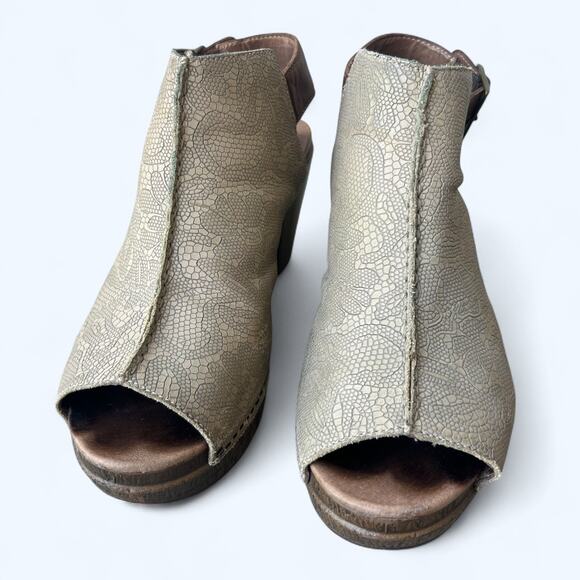 Dansko Reggie Peep Toe Heel Sling Back Tooled Leather Bootie Sandal Taupe sz 39 - Picture 8 of 12